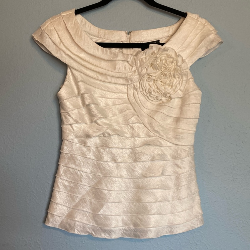 Adrianna Papell Evening Essentials Women Sz 6 White Tiered Layers Blouse Rosette